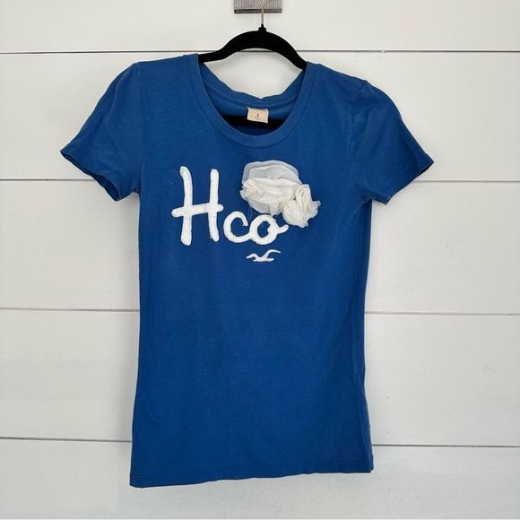 Hollister Tops - HCO Blue White Floral Flower Y2K Graphic Tee